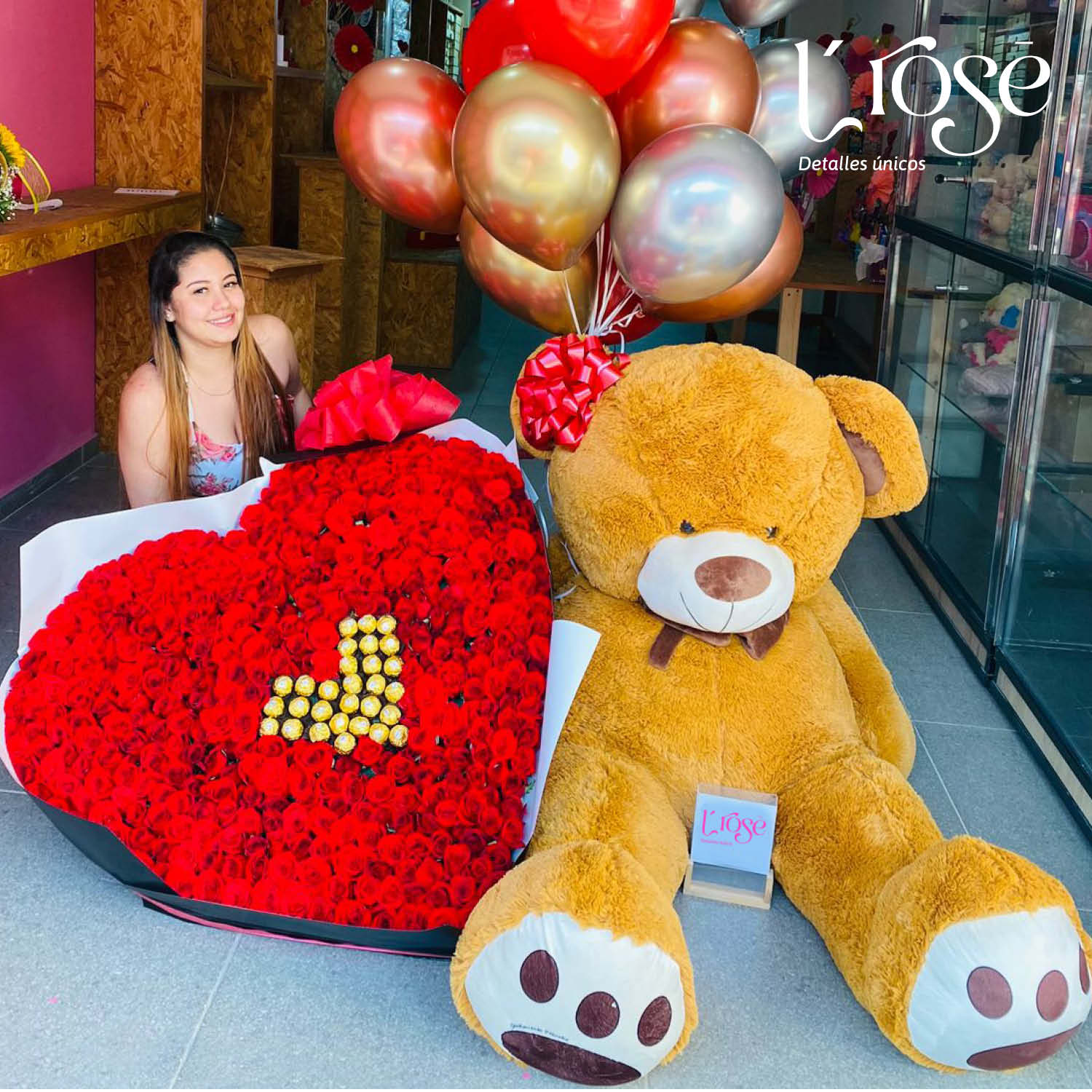 504 Bouquet gigante de rosas con chocolates y oso con globos con