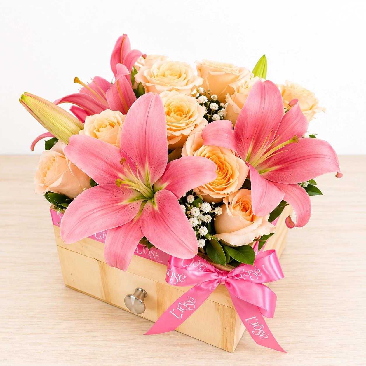 #151 Cajón con arreglo floral y fresas - Imagen 4