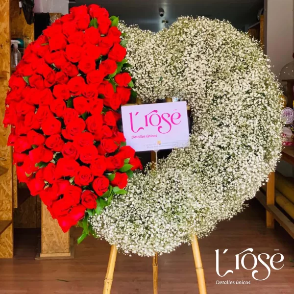 #362 Arreglo floral grande de rosas y yisophilia en forma de corazón con soporte