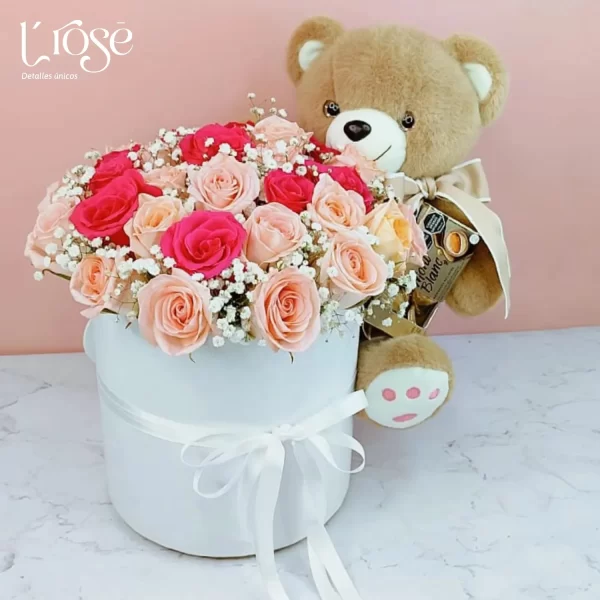 #4 Caja cilindro con rosas, peluche y chocolates