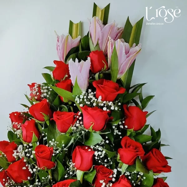 #402 Arreglo floral con rosas y lirios - Imagen 2