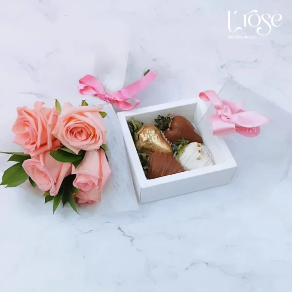 #488 Caja 4 fresas con chocolate y bouquet de 4 rosas - Imagen 3