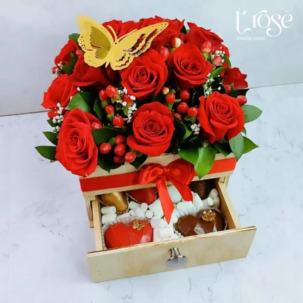 #540 Caja cajon de rosas, fresas y chocolates - Imagen 4