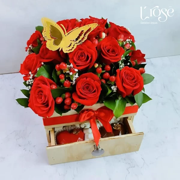 #540 Caja cajon de rosas, fresas y chocolates - Imagen 3