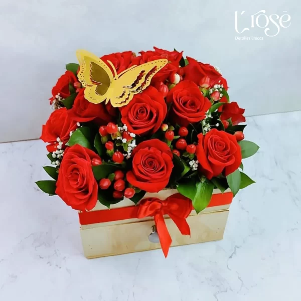 #540 Caja cajon de rosas, fresas y chocolates - Imagen 2