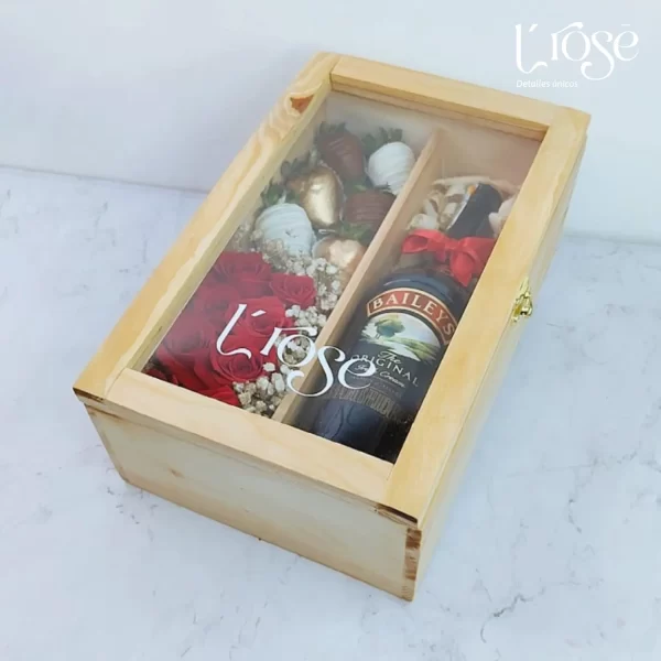 #53 Cajón de madera con rosas, fresas con chocolate y licor - Imagen 3