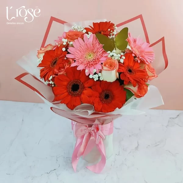 #358 Bouquet en oasis con rosas y gerberas