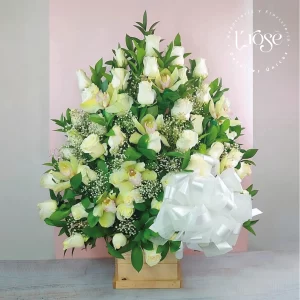 #367 Arreglo floral con rosas y orquídeas