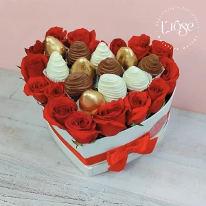 #44 Caja corazón con rosas y fresas bañadas de chocolate
