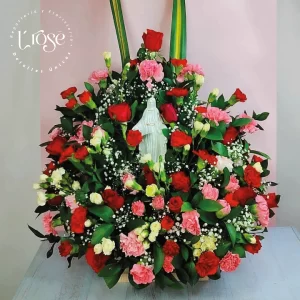 #124 Caja con JP Chenet, chocolates y Bouquet pequeño