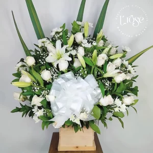 #181 Arreglo flores blancas y Azucenas