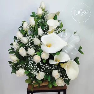 #238 Arreglo fúnebre de rosas y empírico