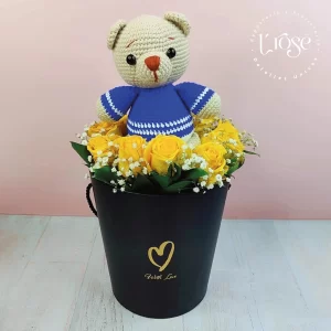 #19 Caja cilindro con rosas y amigurumi