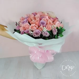#153 Bouquet de rosas con corona