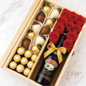 #47 Cajón de madera con rosas, fresas con chocolate, chocolates y Baileys