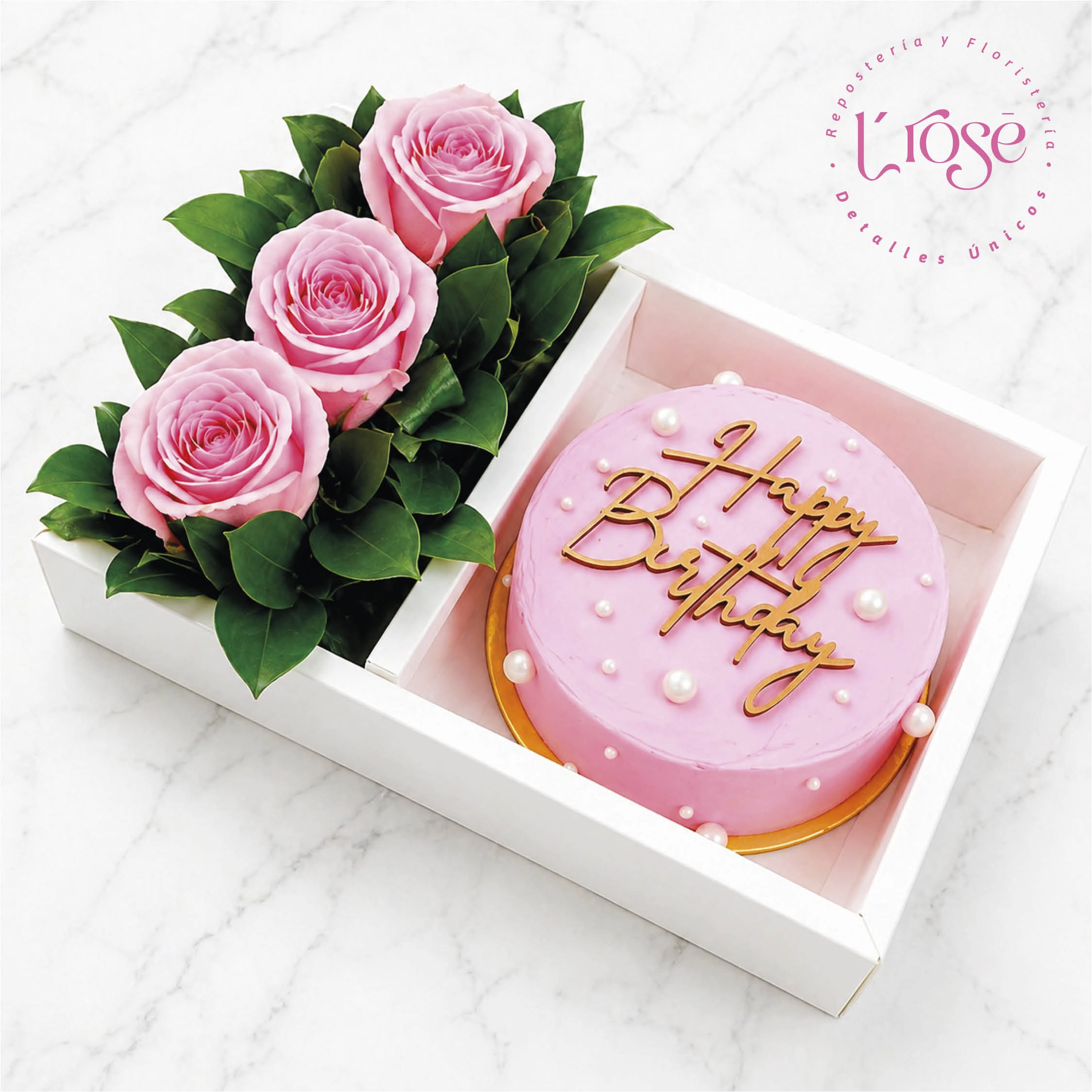 #7 Caja con rosas y mini cake