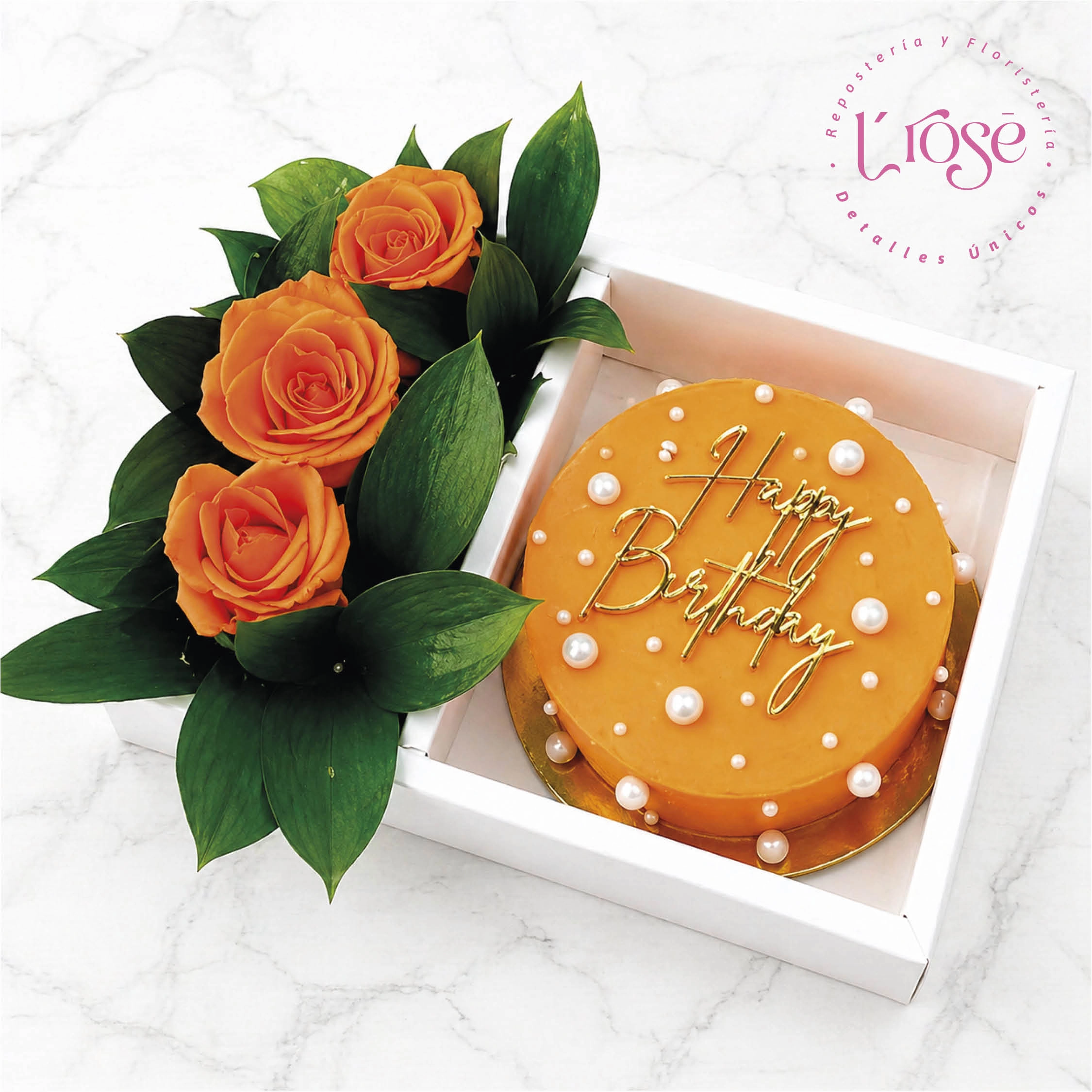 #7 Caja con rosas y mini cake - Imagen 3