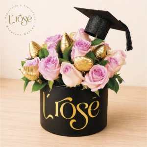 #31 Caja con rosas, fresas con chocolate y birrete