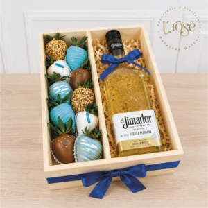 #223 Caja con fresas bañadas de chocolate y licor