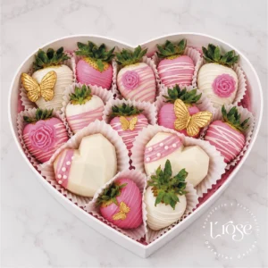 #128 Caja corazón con fresas y corazones de chocolate