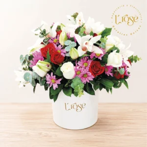 #208 Cilindro con rosas, lirios, eucalipto y orquídeas