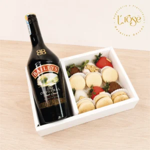 #209 Caja con licor, alfajores y fresas con chocolate