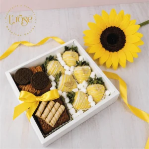 #266 Caja con brownie, fresas con chocolate y girasol