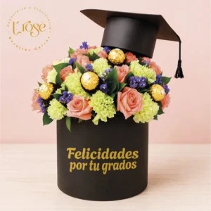 #296 Caja cilindro grados con rosas, claveles, chocolate, globo burbuja con mensaje personalizado y birrete