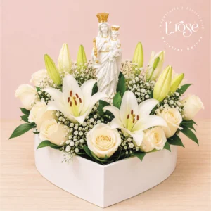 #303 Caja corazón con rosas, lirios y virgen