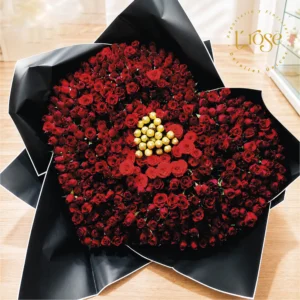 #305 Bouquet gigante con rosas y chocolates en forma de corazón