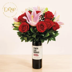 #317 Bouquet de flores con botella de vino