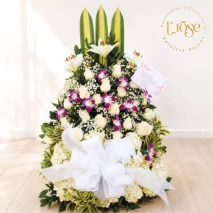 #193 Arreglo de condolencias con rosas blancas, orquídeas y hortensias