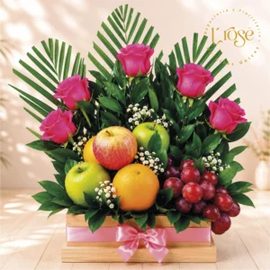 #371 Caja de madera con frutas y rosas