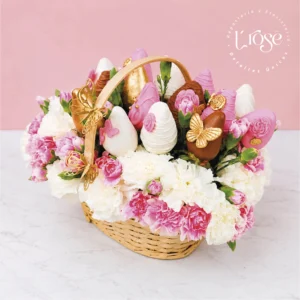 #410 Canasta con flores y fresas con chocolate