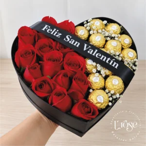 #462 Caja Corazón mediana con rosas y chocolates