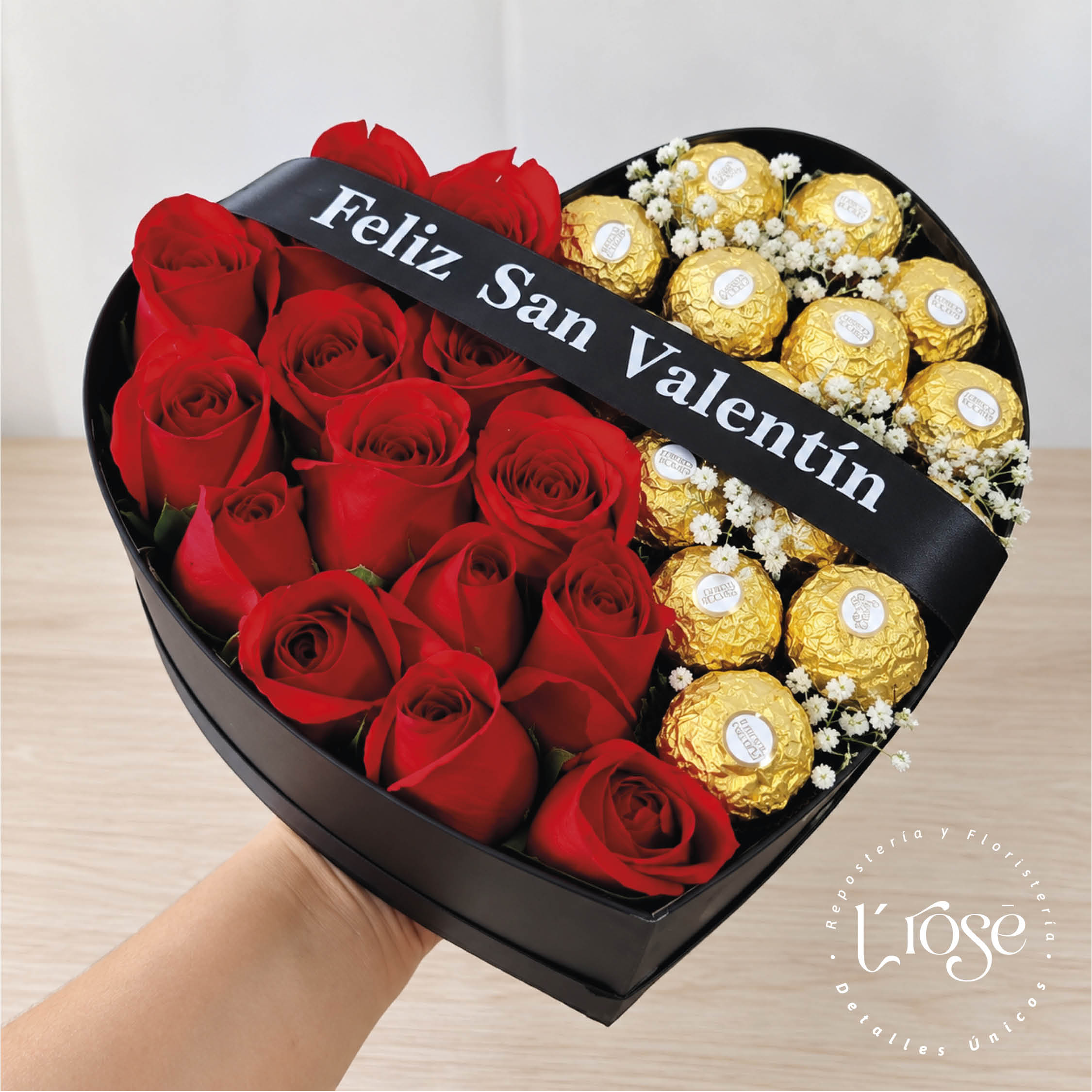 #462 Caja Corazón mediana con rosas y chocolates