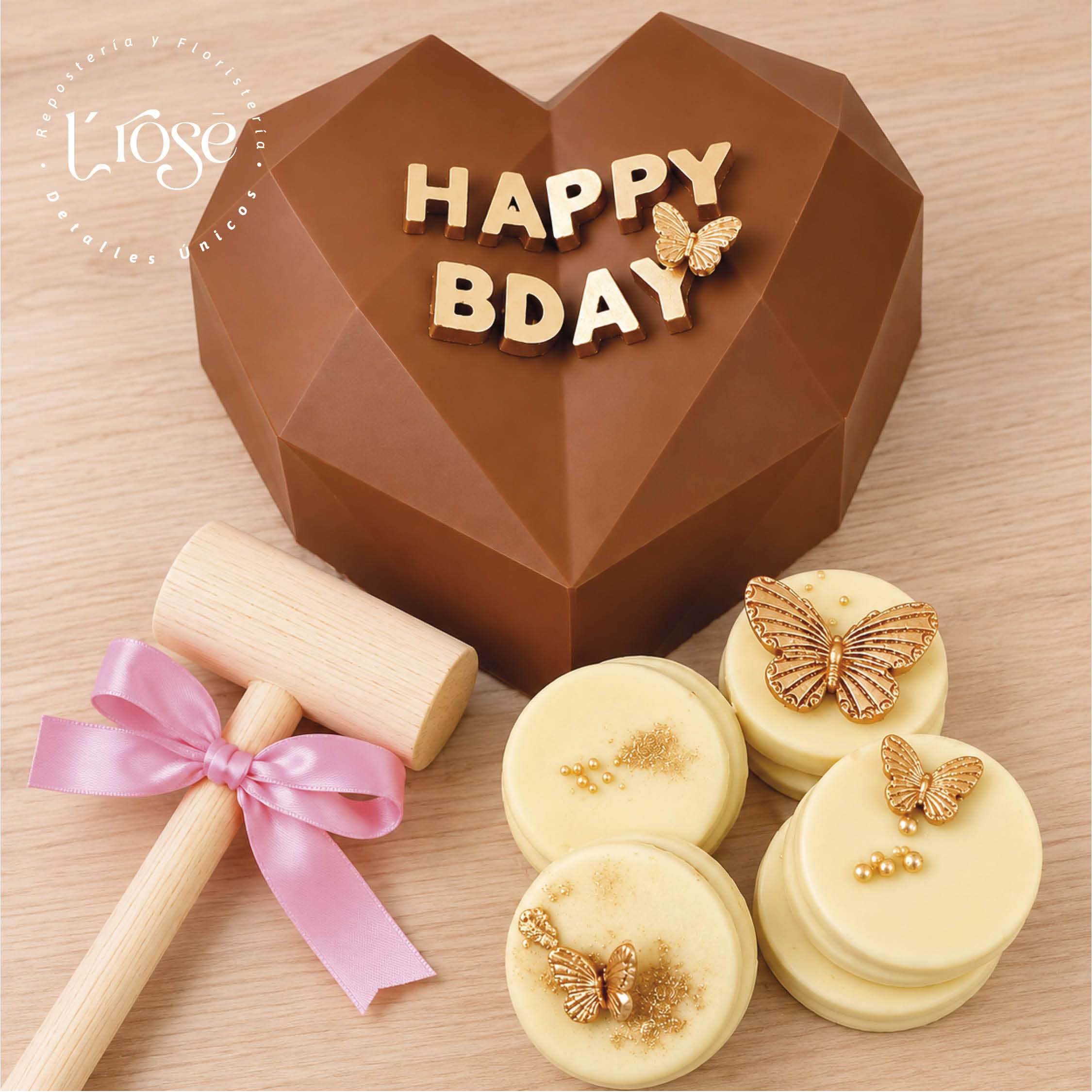 #473 Caja con corazón de chocolate relleno de alfajores, mini masmelos y chocolates - Imagen 2