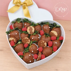 #475 Caja corazón de fresas con chocolate