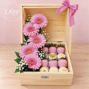 #490 Cofre con gerberas, alfajores y fresas con chocolate