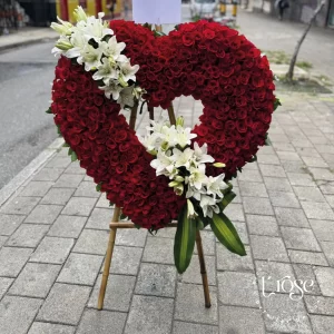 #554 Arreglo de flores en forma de corazón