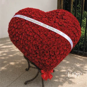 #496 Arreglo Gigante de rosas en forma de corazón