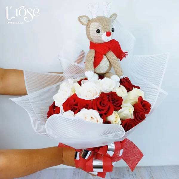 #270 Bouquet con rosas y amiguri Navideño