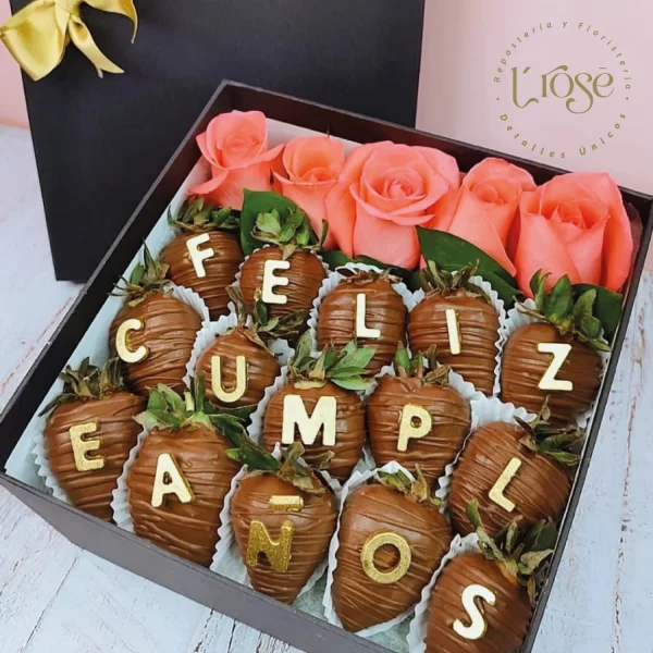 #177 Caja con rosas y fresas con chocolate - Imagen 2