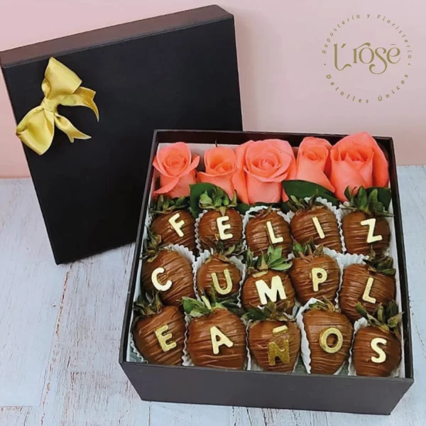 #177 Caja con rosas y fresas con chocolate - Imagen 4