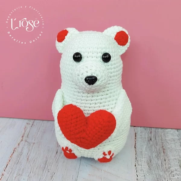 Oso con corazón amigurumi