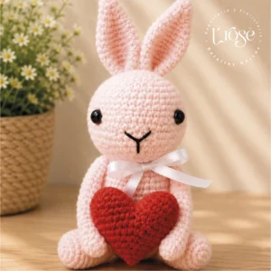Conejito con corazón amigurumi