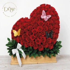#152 Arreglo de rosas en forma de corazón