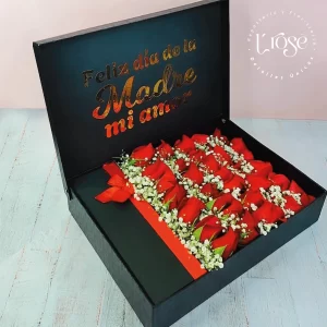 #183 Caja con rosas  y mensaje personalizado en caja