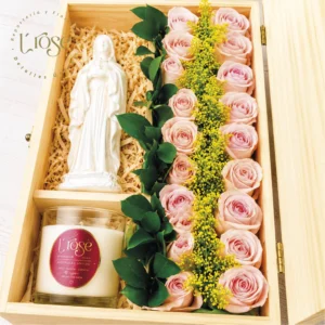 #112 Caja con rosas, virgen y vela
