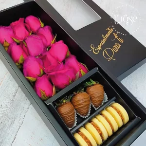 #267 Caja con rosas, alfajores y fresas con chocolate